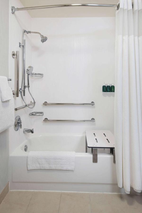 Spark By Hilton Colonnade Hotel 3*