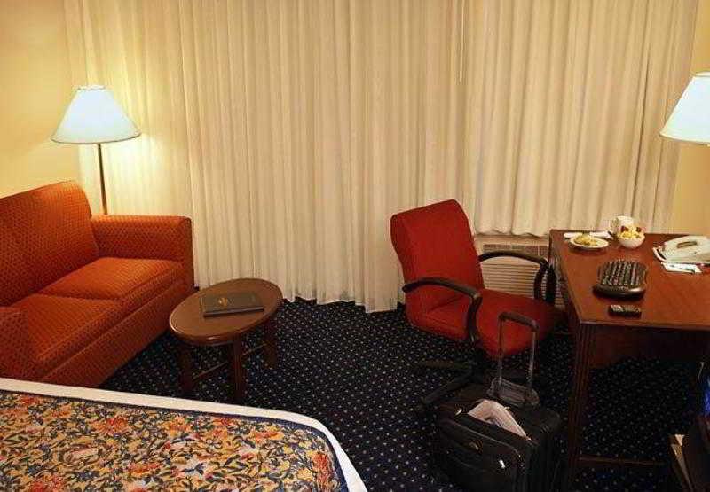 Spark By Hilton Colonnade Hotel 3*